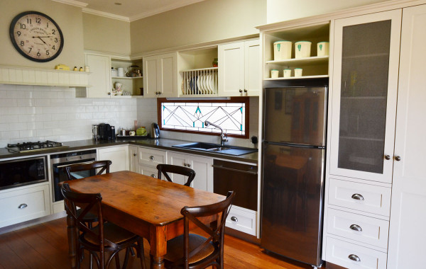 Fully Featured Kitchen