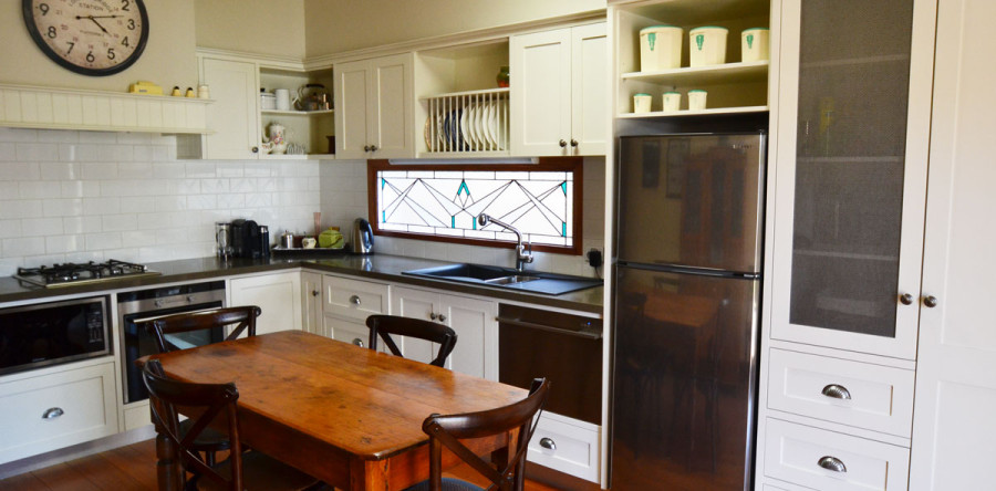 Fully Featured Kitchen